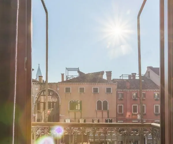 Rialto Canal View With Terrace And Balcony By Wonderful Italy * Venise